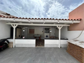 Гостиница Mimì e Cocò shabby house, Катания
